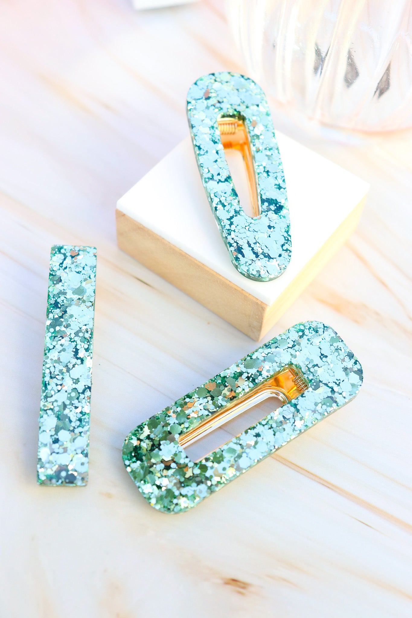 Barrette Paillettes vert mousse holographique