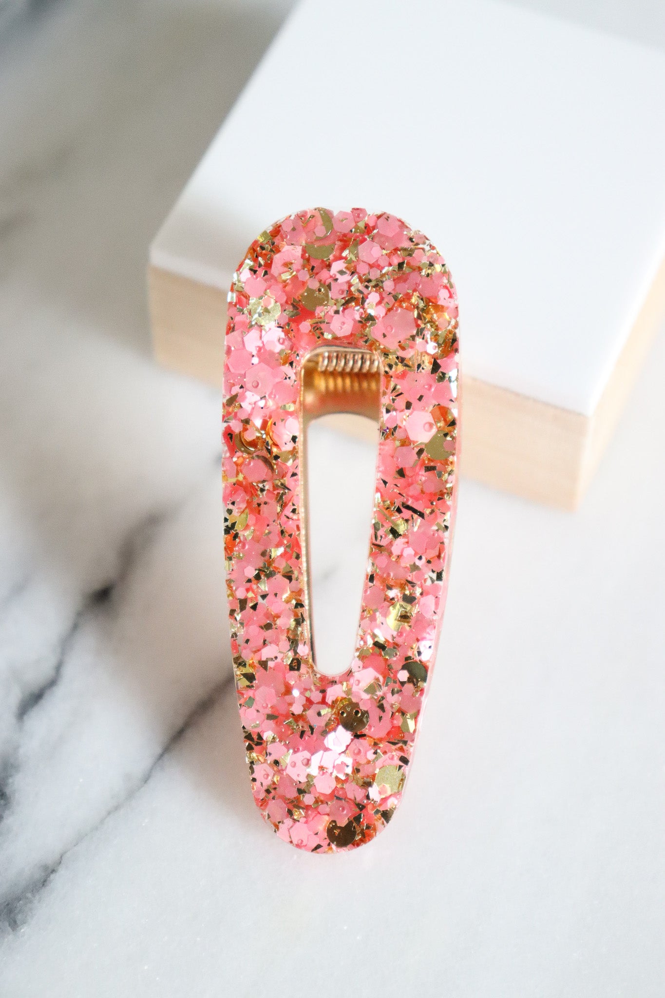 Barrette Paillettes roses et or