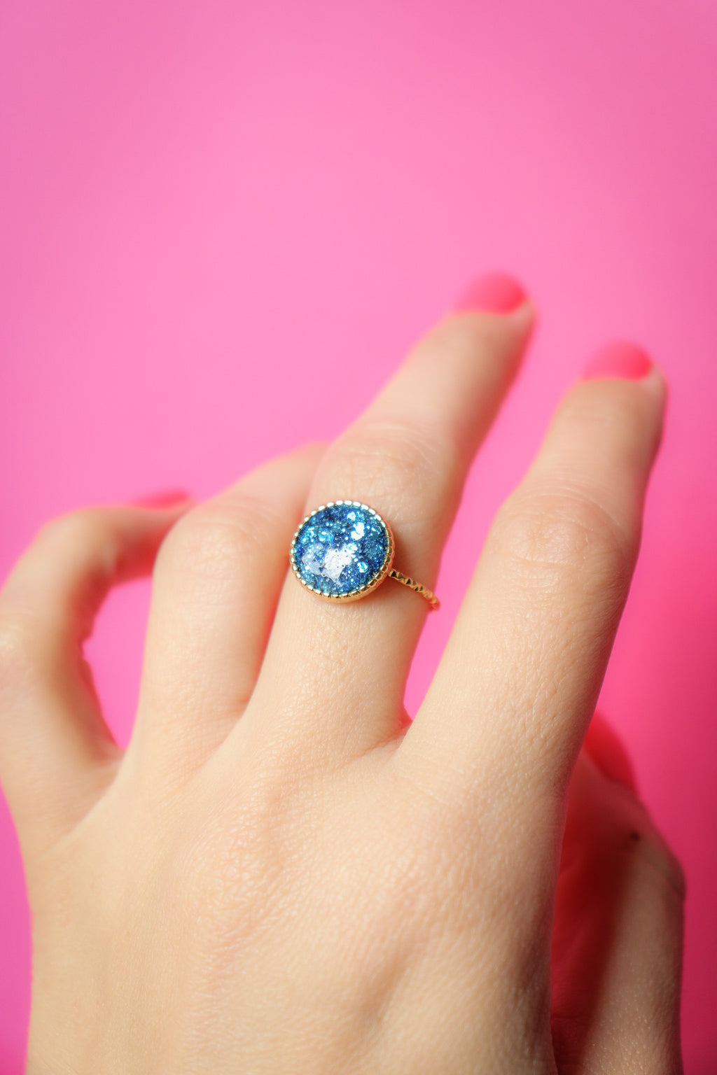 Bague ronde S paillettes bleues