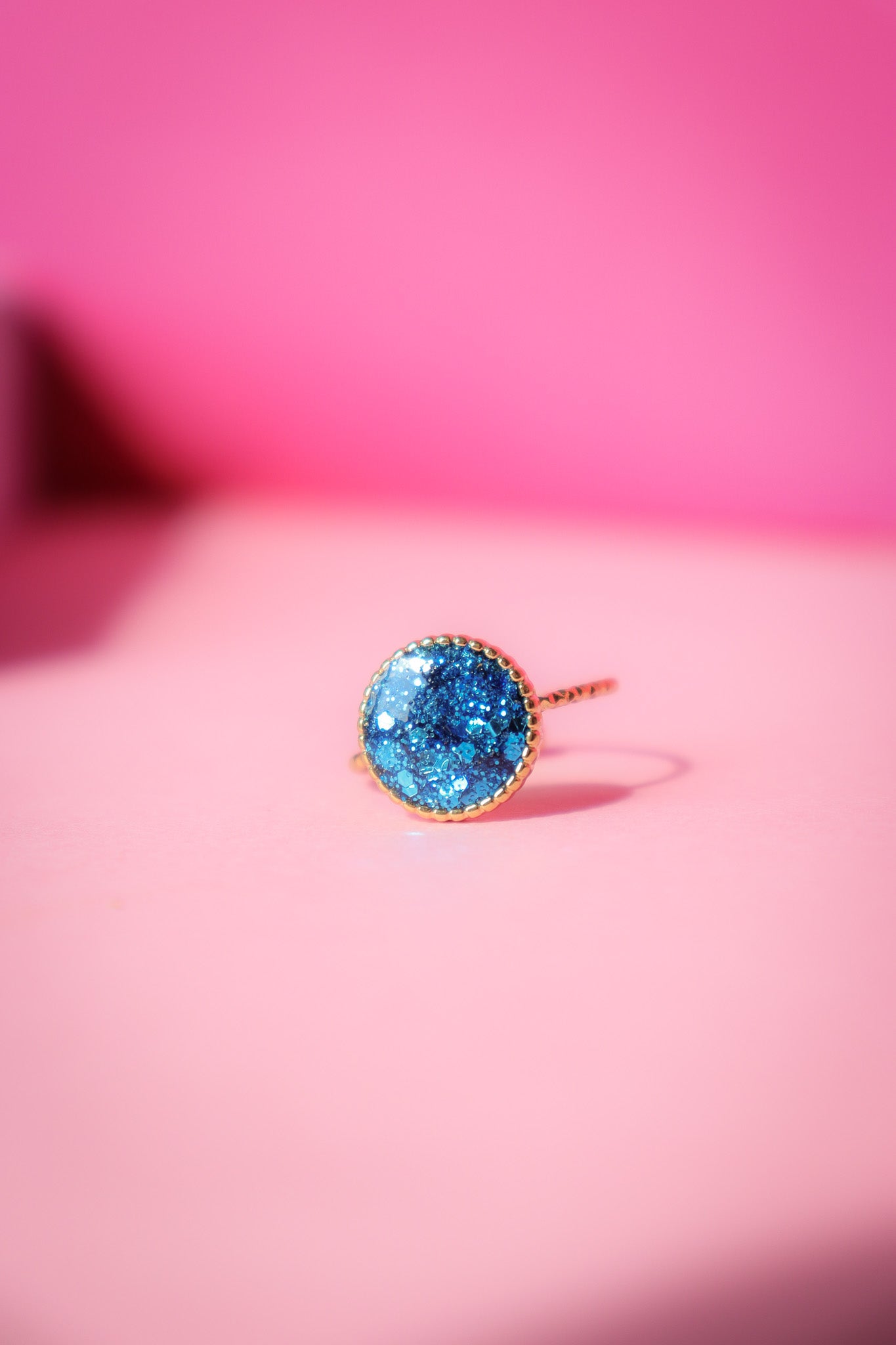 Bague ronde S paillettes bleues
